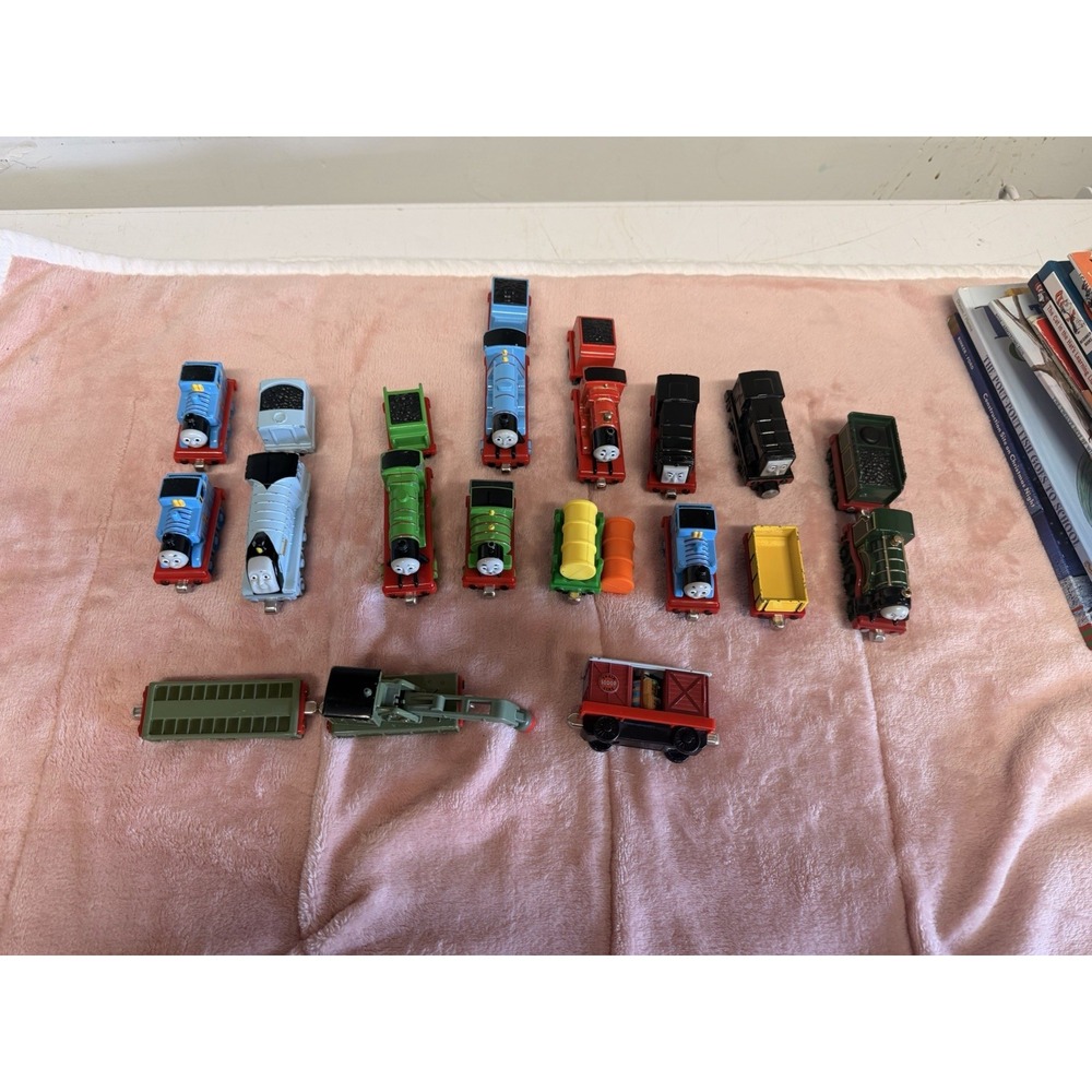 Thomas Friends Magnetic Train Engines Caboose Take Along Lot Of 20+